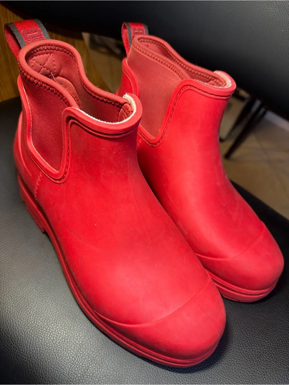 UGG DROPLET WOMEN RAIN BOOTS SAMBA RED US 7